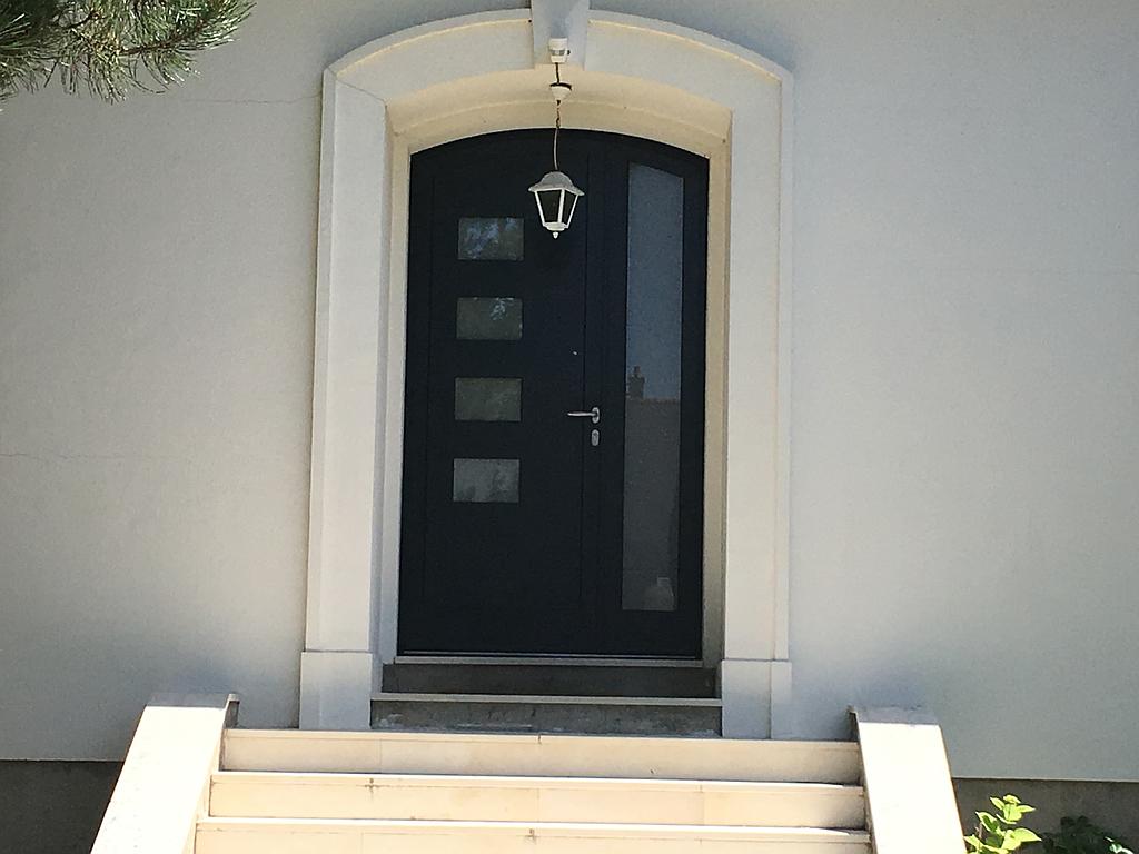 Porte d'entrée aluminium et verre.